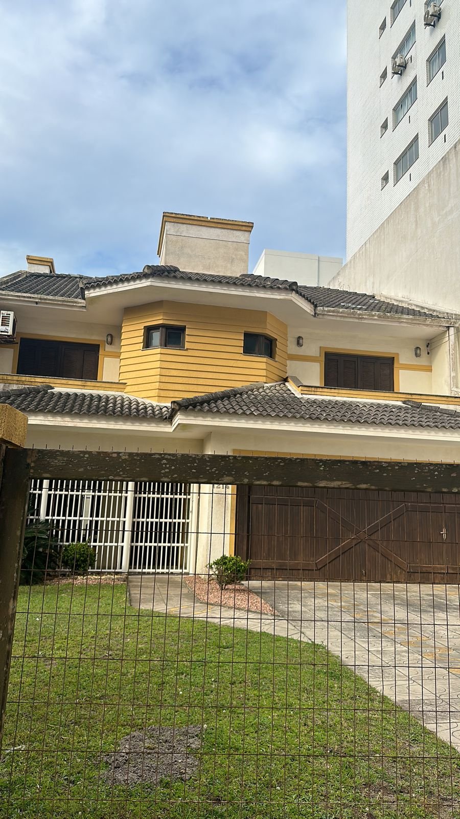 Casa 4 dormitórios 2 suítes próximo á praia!!